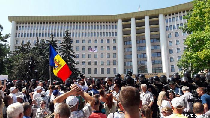 Kişinyovda irimiqyaslı mitinq başladı
