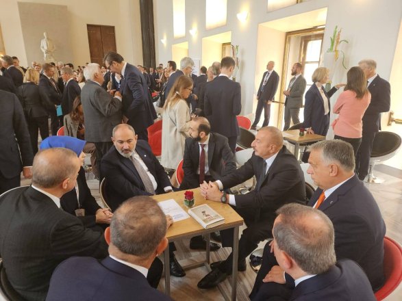 Əliyev-Ərdoğan-Paşinyan görüşündən FOTO
