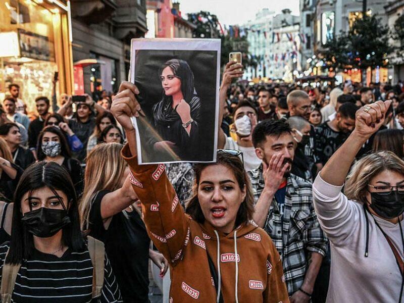 İranda etirazlarda azı 185 nəfər öldürüldü