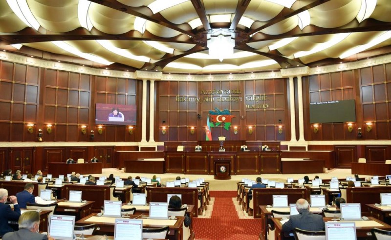 Parlamentin iclası başladı