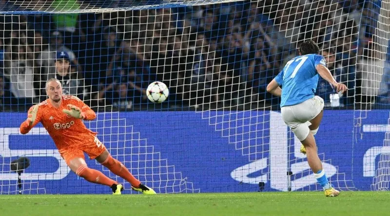 Çempionlar Liqası: "Napoli" - "Ayaks" oyununda 6 qol vuruldu