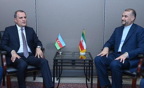 Ceyhun Bayramov İran XİN rəhbəri ilə görüşdü