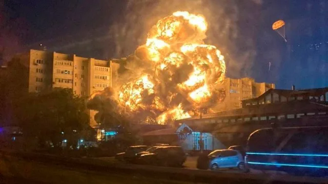Hərbi təyyarə yaşayış binasına çırpıldı: 13 ölü, 19 yaralı - YENİLƏNİB + VİDEO