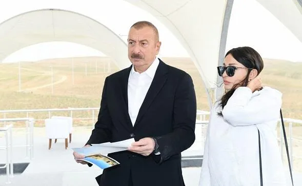 İlham Əliyev və xanımı Zəngilan hava limanında