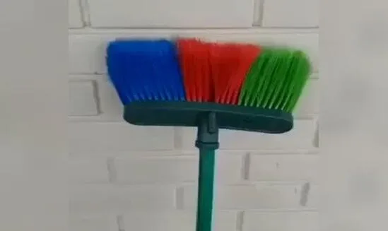 Bayrağımızın rənglərindəki süpürgə bu ünvanda satılırmış