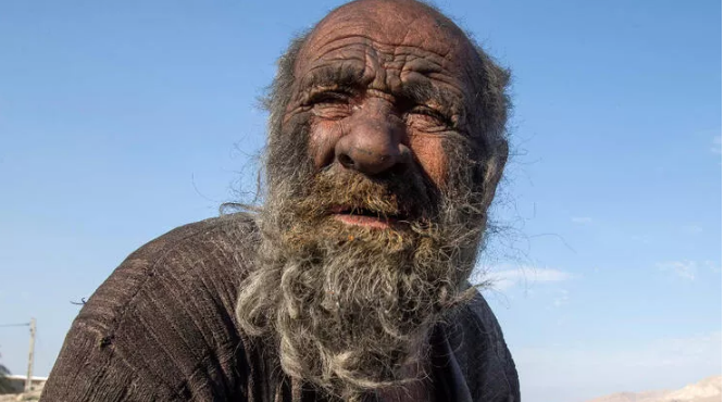 70 il çimməyən kişini çimizdirdilər və...