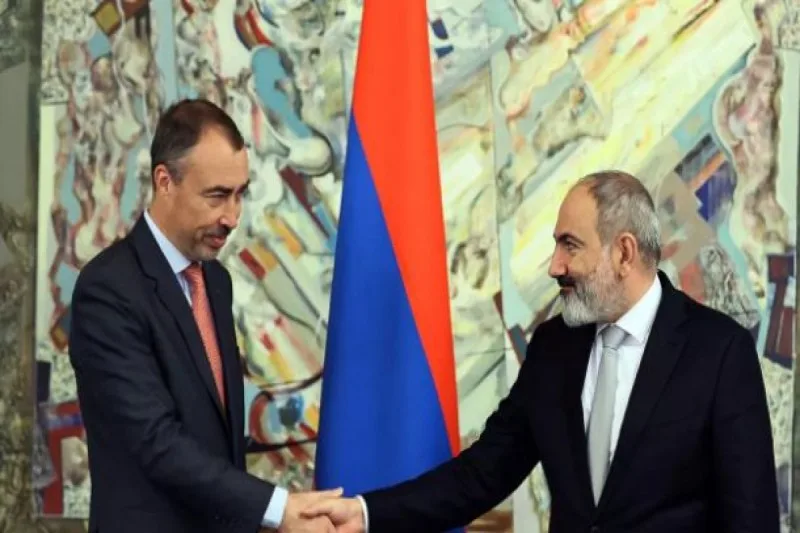 Paşinyan Toivo Klaarı qəbul etdi