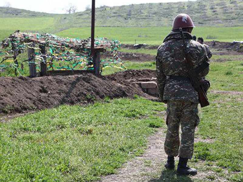 Ermənistanda hərbçi öz yoldaşını güllələdi