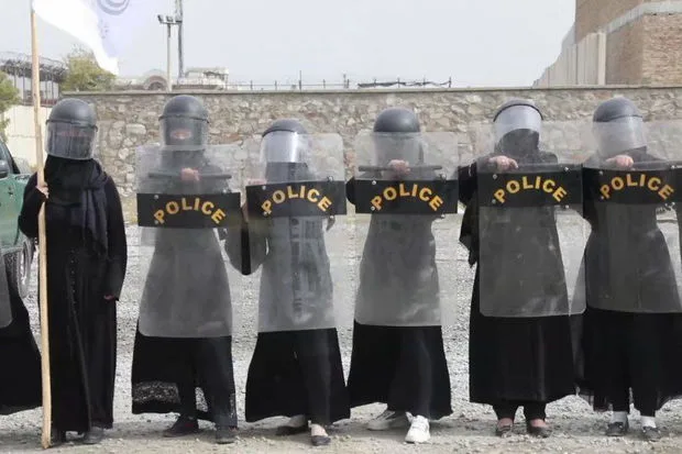 Əfqanıstanda qadınlar polisdə xidmətə cəlb edilib
