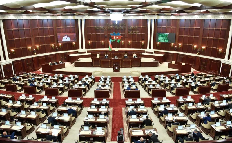 Milli Məclisin plenar iclasının gündəliyinə dəyişiklik