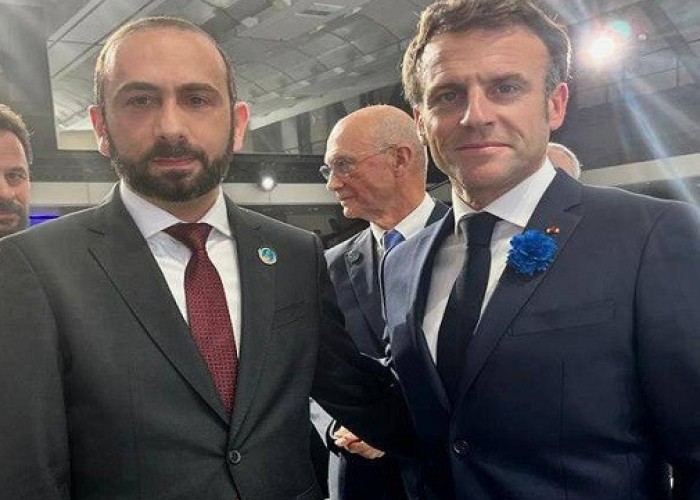 Mirzoyan Fransada Makronla görüşdü