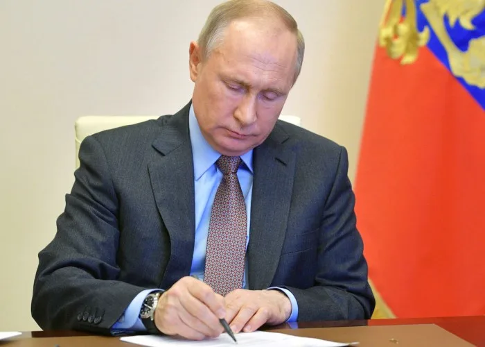 Rusiyada xarici vətəndaşlığı olan şəxslər... - Putindən FƏRMAN