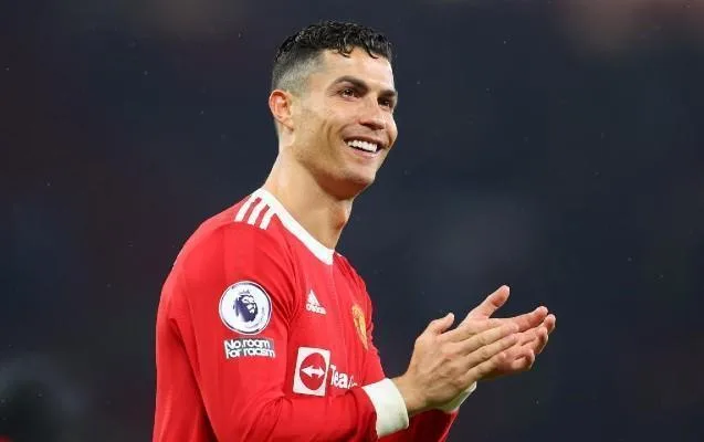 Ronaldo azarkeşlərlə vidalaşdı