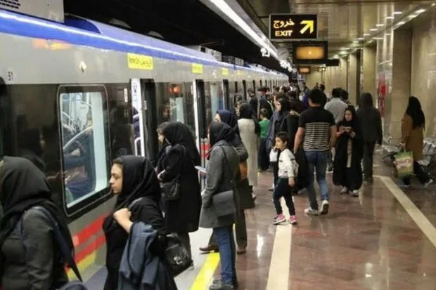 Tehran metrosunda etirazçılar repressiv qüvvələr tərəfindən döyüldülər - VİDEO