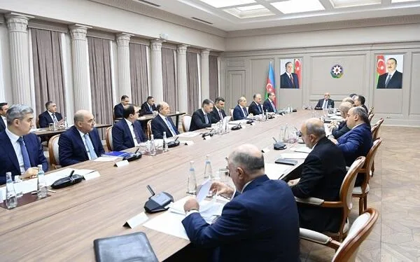 İqtisadi Şuranın iclası keçirildi