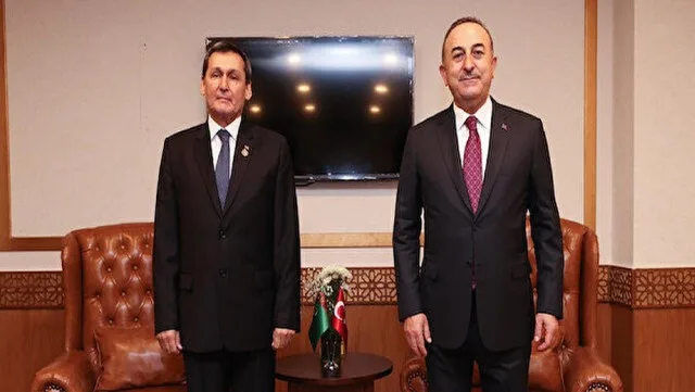 Çavuşoğlu türkmən həmkarı ilə üçtərəfli görüşü müzakirə etdi