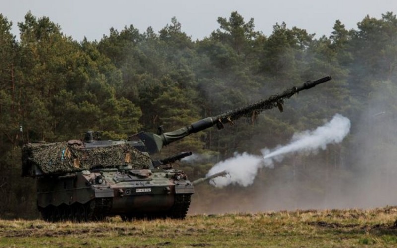 Bu ölkə Ukraynaya yeni artilleriya qurğuları verdi