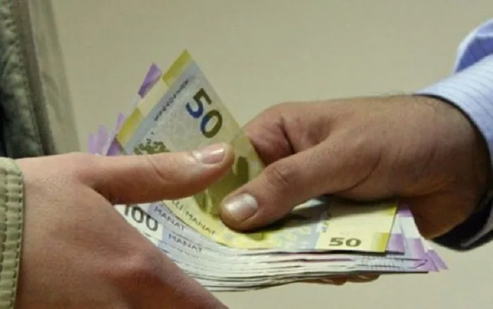 Bazarda 3 nəfərə qarşı dələduzluq edildi