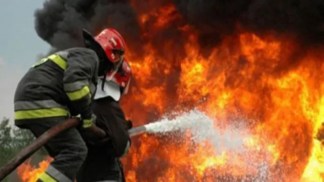 Bakıda yaşayış binasında yanğın - 10 nəfər təxliyə edilib
