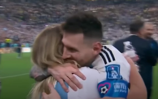 Messi anası ilə duyğulu anlar yaşadı - VİDEO