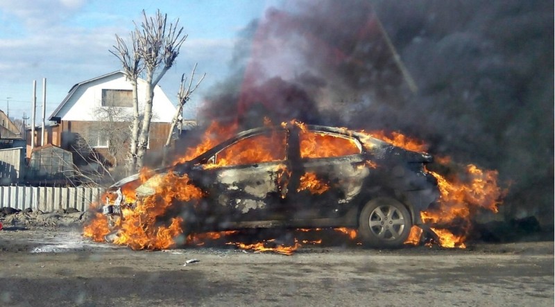 Bakıda “Volkswagen” yandı