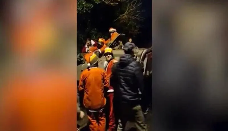 Sərxoş "Şaxta baba"lar tankla kəndin girişini kəsiblər