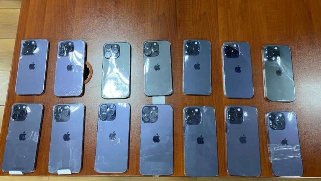 14 ədəd "İphone" keçirmək istəyərkən saxlanıldılar