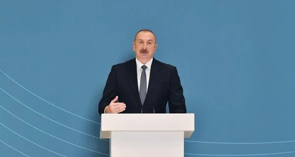 Prezident idmançıları belə mükafatlandırdı - VİDEO