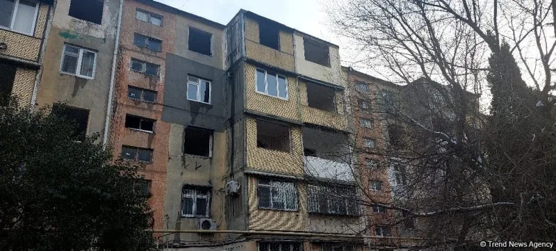 Bakıda daha bir bina sökülür - FOTO