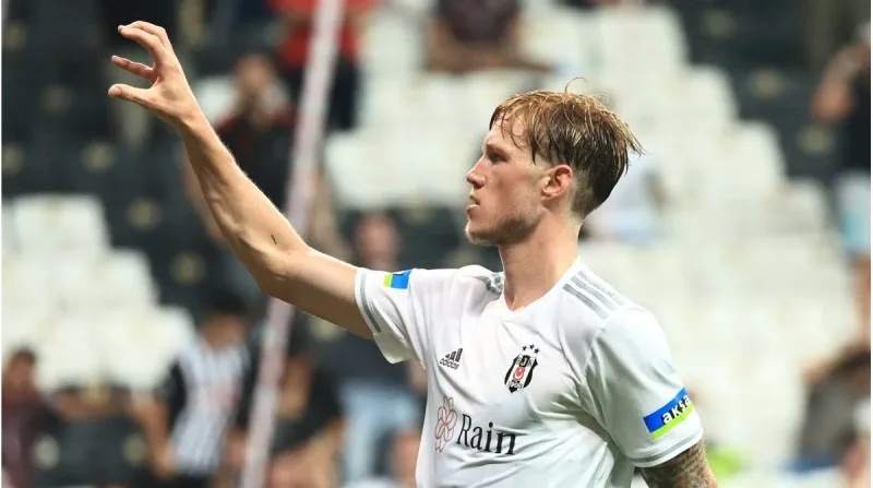 "Beşiktaş" Vout Veqhorstla müqaviləni ləğv etdi