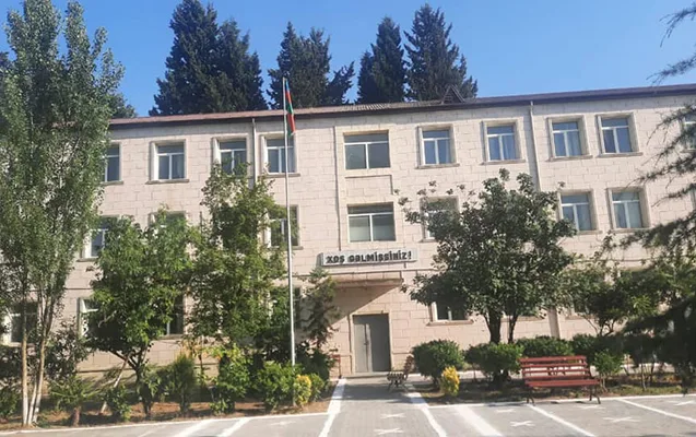 Şagird özünü məktəb binasından atdı