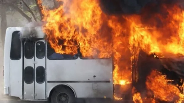 Bakıda marşrut avtobusu yandı