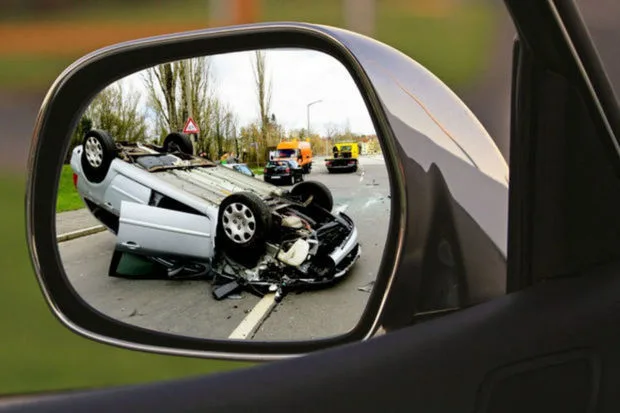 Qaradağ rayonunda “Mercedes” aşdı, ölən var