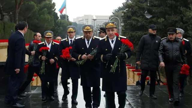 Baş Prokurorluğun rəhbərliyi və kollektivi Şəhidlər xiyabanını ziyarət edib - FOTO