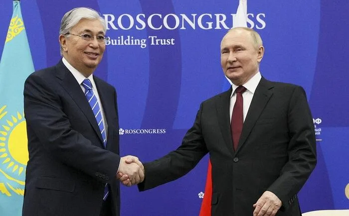 Putin Tokayevlə enerji əməkdaşlığından danışdı