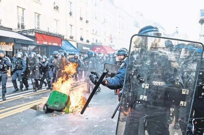 Paris döyüş meydanına çevrildi
