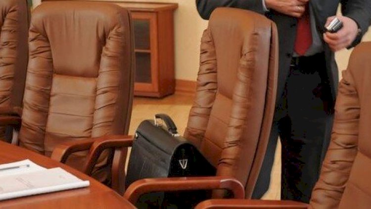 8 nazir istefaya göndərilə bilər
