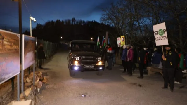 Sülhməramlıların daha iki maşını aksiya ərazisindən keçdi