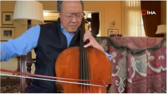 Məşhur violonçel ifaçısı zəlzələ qurbanları üçün ifa edib