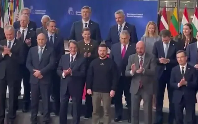 Zelenskini ondan başqa hamı alqışladı - VİDEO