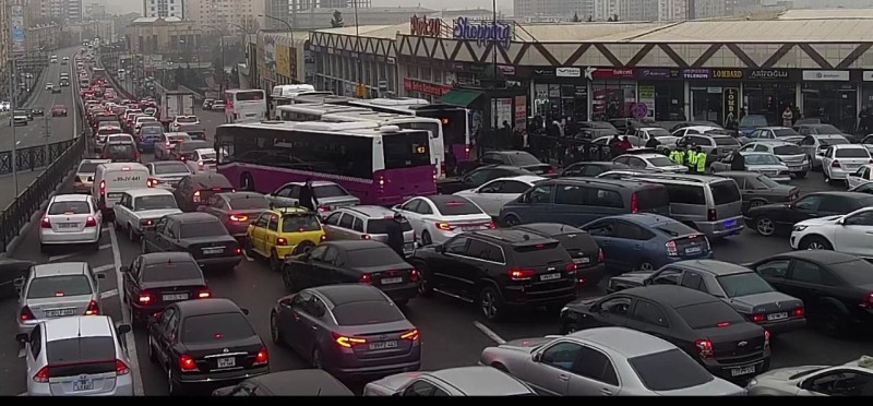 128 avtobusun hərəkət intervalında gecikmələr var