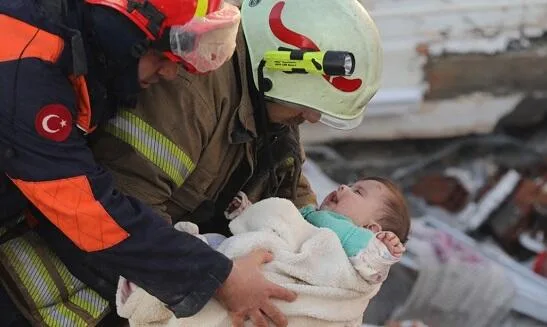 160 saat sonra uşaq və qadın dağıntılardan çıxarıldı