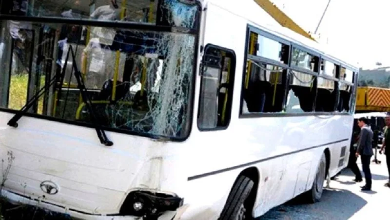 Avtobus qəza törətdi - Ölən və yaralanan var