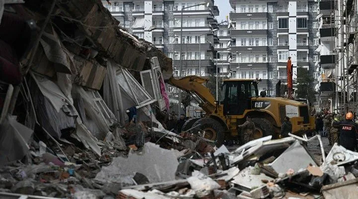 Türkiyədə güclü zəlzələlər olub, ölənlər və yüzlərlə yaralananlar var - YENİLƏNİB