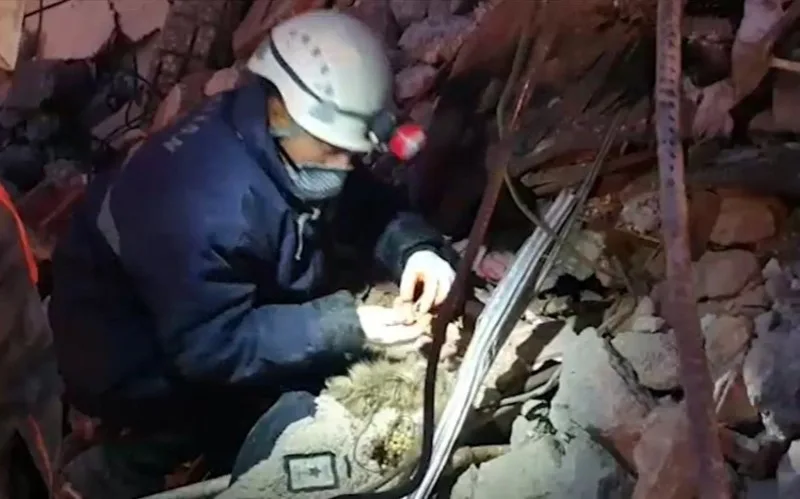 Xilasedicilərimiz dağıntılar altından zinət əşyaları tapdılar