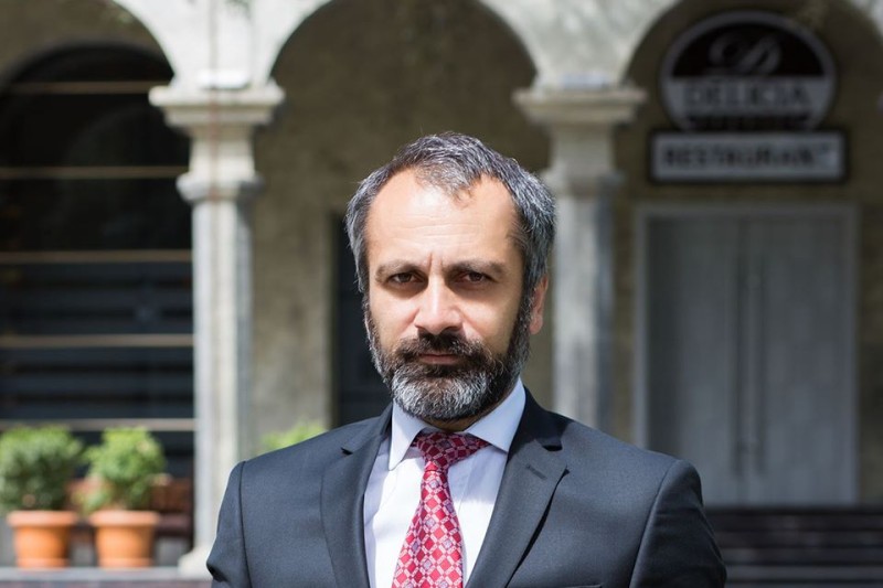 Onda gördüm ki, artıq səhhəti yaxşı deyil - Elşən Rüstəmov