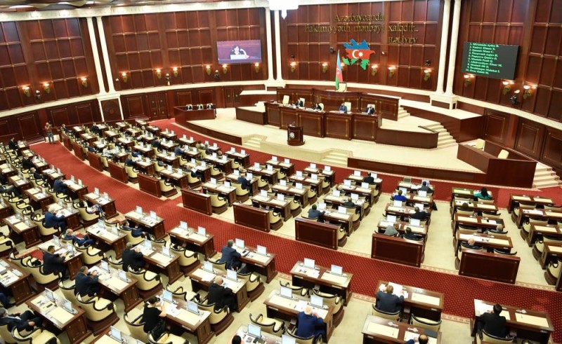 Milli Məclisin iclası başladı