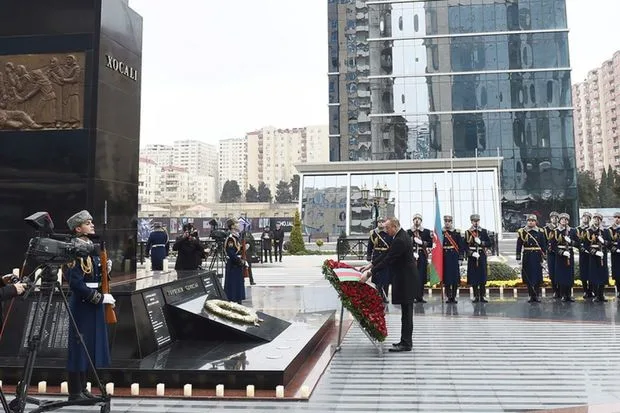 Prezident İlham Əliyev Xocalı soyqırımı abidəsini ziyarət edib - YENİLƏNİB