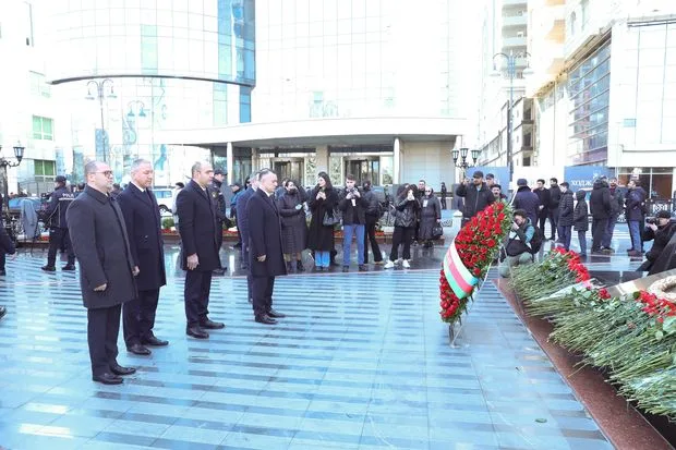 Səhiyyə Nazirliyinin rəhbər şəxsləri Xocalı soyqırımının qurbanlarının xatirəsini ehtiramla yad ediblər - FOTO