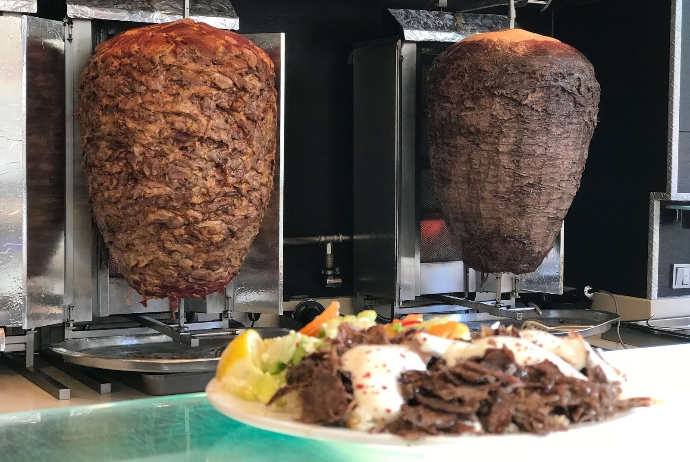 Bakıda bu dönərxana Hacı Şahinə ehsan verdi